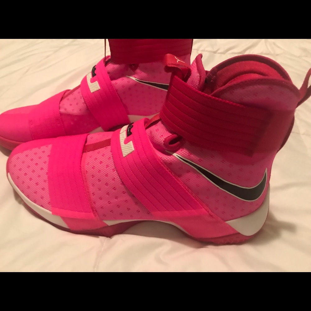 Nike LeBron size 15 Breast Cancer Awareness